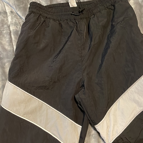 Reflecting Windbreaker Pants. Size M. - Picture 2 of 5